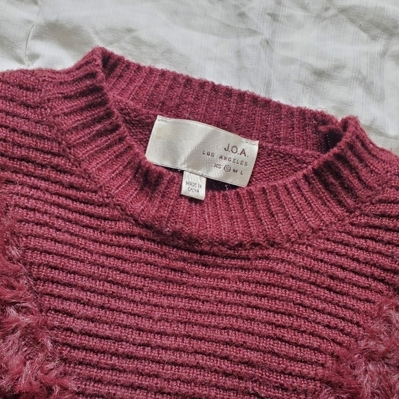 J.O.A. Knitted Oversized Fuzzy V Sweater Burgundy Size Small - Picture 2 of 10